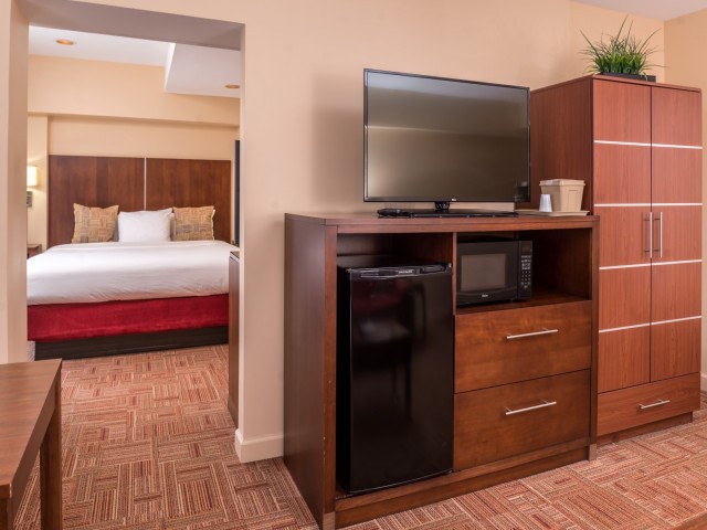 The Hawthorne Inn & Conference Center - Spacious Suite