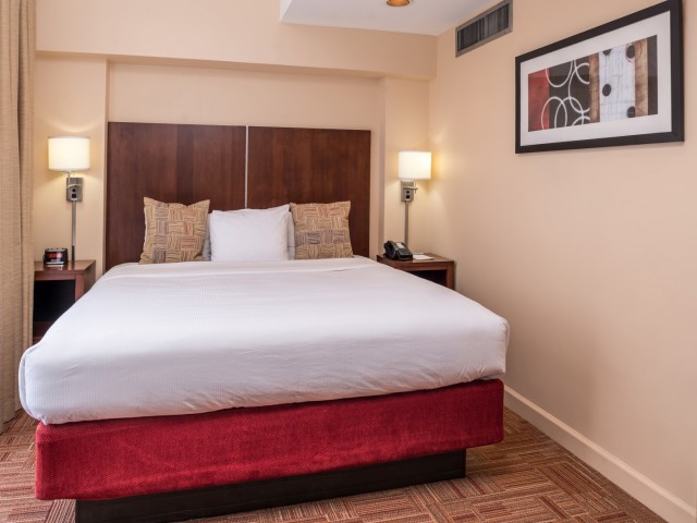 The Hawthorne Inn & Conference Center - Guestroom Bed