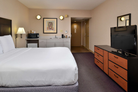 King Bed Kitchenette