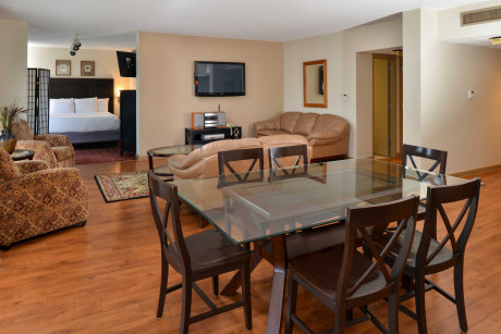 THE HAWTHORNE INN & CONFERENCE CENTER - Bedroom