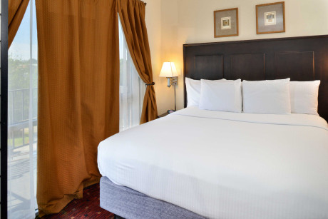 THE HAWTHORNE INN & CONFERENCE CENTER - Bedroom