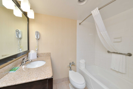 THE HAWTHORNE INN & CONFERENCE CENTER - Bathroom