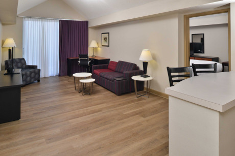 THE HAWTHORNE INN & CONFERENCE CENTER - Bedroom
