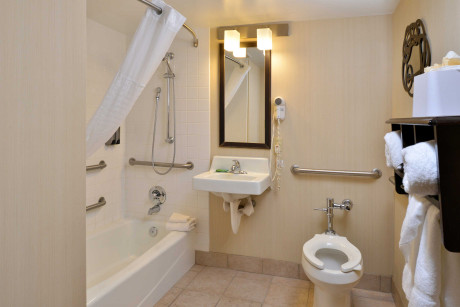 THE HAWTHORNE INN & CONFERENCE CENTER - Bathroom