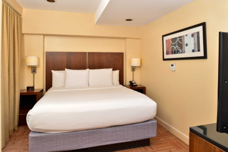 THE HAWTHORNE INN & CONFERENCE CENTER - Bedroom