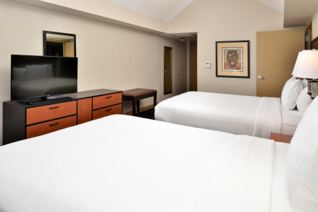 THE HAWTHORNE INN & CONFERENCE CENTER - Bedroom