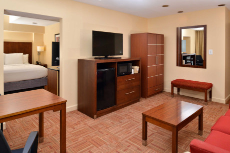 THE HAWTHORNE INN & CONFERENCE CENTER - Bedroom