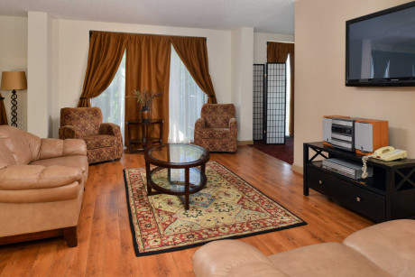 THE HAWTHORNE INN & CONFERENCE CENTER - Bedroom