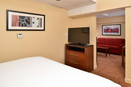 THE HAWTHORNE INN & CONFERENCE CENTER - Bedroom