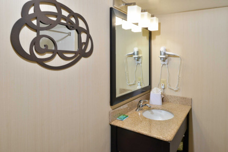 THE HAWTHORNE INN & CONFERENCE CENTER - Bathroom
