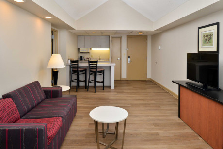THE HAWTHORNE INN & CONFERENCE CENTER - Bedroom
