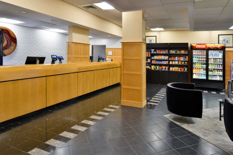 THE HAWTHORNE INN & CONFERENCE CENTER - Reception Area