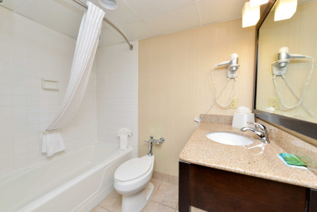 THE HAWTHORNE INN & CONFERENCE CENTER - Bathroom