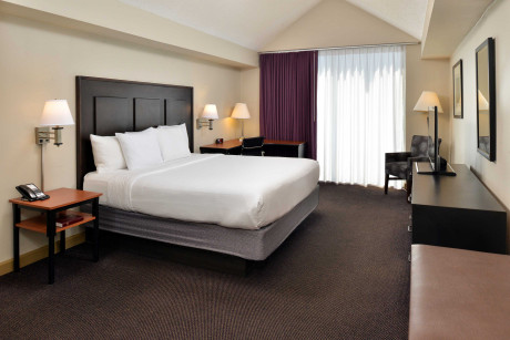 THE HAWTHORNE INN & CONFERENCE CENTER - Bedroom